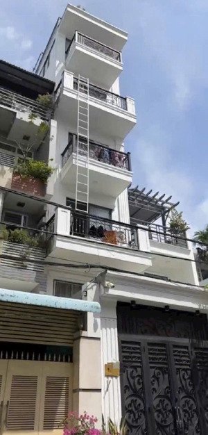 tân kiểng q. 7. mt đường số tòa nhà chdv cao cấp. 7 tầng thang máy. dts 320m2. hoan công. chỉ 15tỷ