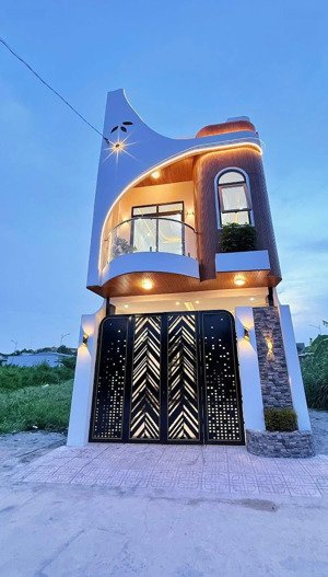 độc nhất vô nhị - nhà đẹp tân mỹ chánh, mỹ tho. có 3pn hướng đông, full nội thất, giá 2,95 tỷ tl