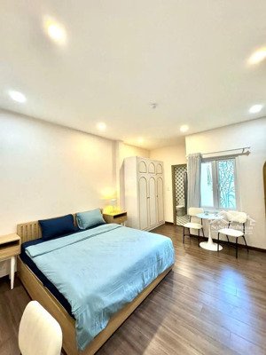dòng tiền 900tr/năm chdv đề thám, q1 dt: 11.2x7.7m. 5tầng + thang máy + 9phòng + 9wc. chỉ 25 tỷ tl