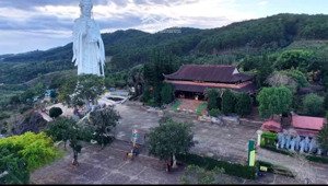 căn villa vị thế đắc địa với view săn mặt trời mọc, săn mặt trời lặn, giáp suối, săn mây