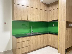 căn góc - citi esto - tầng trung - nội thất đầy đủ - dọn vào ở ngay - gió mát cả ngày