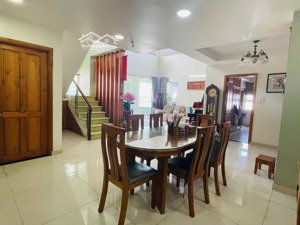 topaz garden cho thuê căn penhouse 208m2 có sân vườn riêng 4pn, 4wc full nội thất dọn vào ở liền