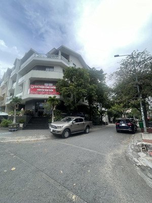 cho thuê nhà phố căn góc kdc himlam q7 137.5m2 nhà đẹp, có tm giá: 85tr lh: 