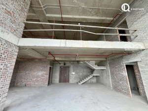 bán penthouse 270m2 bc đông nam ( bàn giao thô) đẹp nhất khai sơn city - long biên lh 