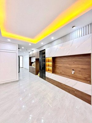 bán tòa chdv xuân phương, ngõ thông, 95m, 6 tầng, 23 phòng, dòng tiền 100tr/th, gpxd pccc đạt