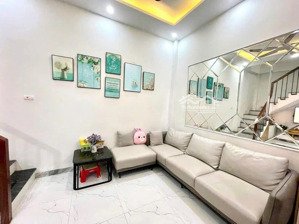 bán gấp nhà trung tâm hai bà trưng cách ô tô tránh 15m cách hồ gươm 1km mặt tiền 6.5m 8.3tỷ