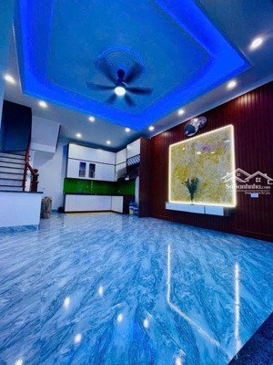 bán gấp nhà khu vực hai bà trưng - ngõ rộng - lô góc - 37m2 - 4 ngủ - sổ đỏ nét căng - chỉ 7.5 tỷ.