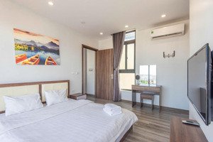 cho thuê nhà mặt phố hàng gà, dt90m, phố cổ vip.