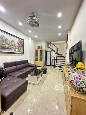 nhà riêng đang cho thuê doanh thu 20tr/th quan nhân dt 33m² 5 tầng mt 3.2m giá 7 tỷ thanh xuân