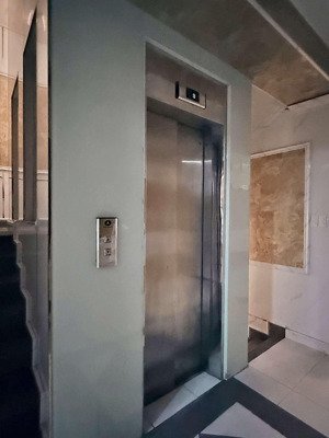 chủ gấp bán nhà dịch vụ khách sạn nguyễn thái bình ngay sân bay, hầm 7 tầng thang máy ngang 8m2