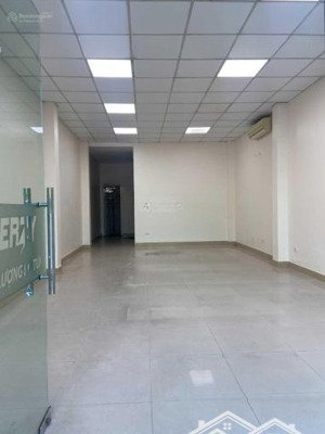 cho thuê nhà mp trần quốc hoàn, 55m2, 6 tầng, mt 4m, vp, kd, đào tạo, 38tr