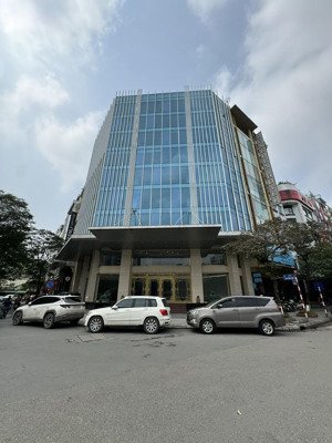 siêu phẩm mặt tiền 30m, 82 trần thái tông, cầu giấy, vị trí ngã tư vàng, ưu đãi 6 tháng