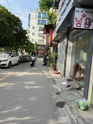 bán biệt thự bồ đề. dt: 160m2/5 tầng. mt: 10m. nội thất 5 sao. ngõ thông. dân trí cao. giá: 17,5 tỷ