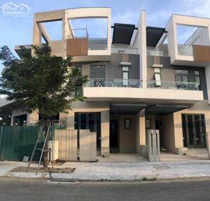 Bán nhà 3 tầng mới xây. Giá 5.8x tỷ TL. đường Hoàng Quốc Việt. thành phố Huế