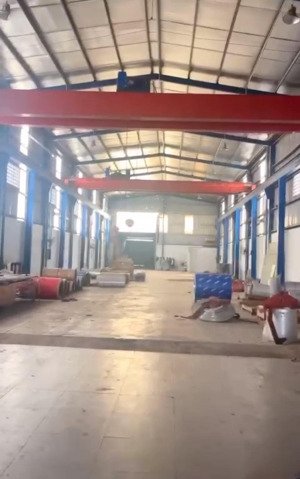 cho thuê xưởng 1370m2 có sẵn cẩu trục 15 t tại dĩ an