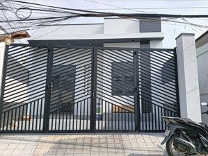 bán nhà mới 100% sổ hồng hoàn công nhận nhà ở ngay