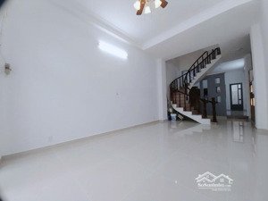chính chủ bán gấp nhà diện tích 4m x 20m. kết cấu 3 tầng. giá nhỉnh 6 tỷ còn bớt