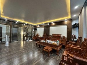 đẳng cấp! phân lô ngõ 61 hoàng cầu, ngõ ôtô tránh, gara ôtô 7 chô,thang máy, kd, dt 65m*7t.