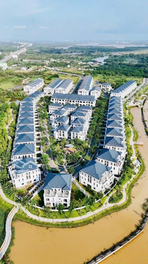 cần bán nhà phố 125m2 giá chỉ 10.8 tỷ có vat, thanh toán nhận nhà ngay. lh hương trầm