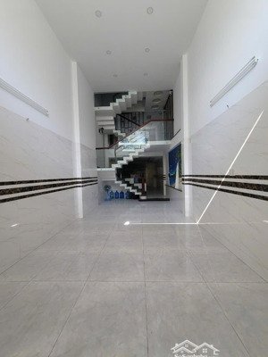 cho thuê nhà nguyên căn vị trí bao đẹp nhức nách
nhà 1 xẹc - đường to dt: 4.5 x 20 trệt lửng 3