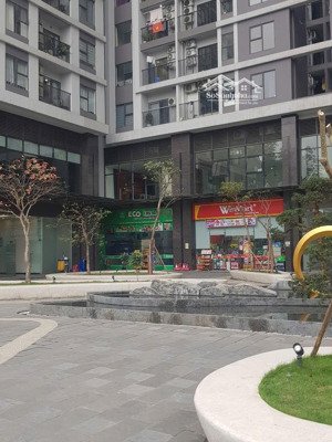 bán 2 căn shop đế bình minh garden, đức giang long biên. đang cho vinmart thuê ổn định.
