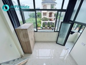 lên ngay một căn duplex cửa sổ lớn siêu thoáng mát