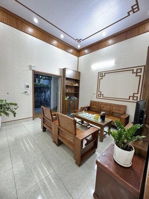 bán nhà ngõ 10 cao xanh giá hơn 1ty xíu xiu 