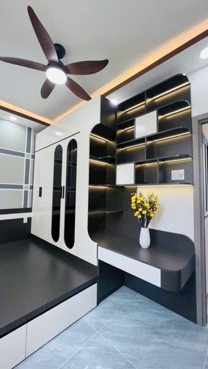 bán nhà mới full nội thất cao cấp ngay ngã bảy lê hồng phong, q10