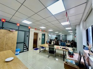 văn phòng dt 7x20m, full nội thất, ngăn sẵn vách kính, thang máy, hầm xe tại vạn phúc city