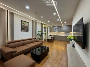 gia đình bán căn 3 ngủ 2wc 120m2, ban công đông nam, nhà đẹp, sẵn sổ. giá 10,2 tỷ golden palm