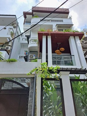 bán biệt thự kết hợp căn hộ dịch vụ cao cấp đường hồ văn huê, p9, phú nhuận. 204m2 đất. giáp quận 1