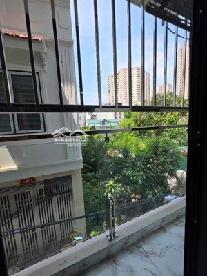 nhà mới lô góc thoáng sáng ban công kính view đẹp nội thất xin sò điều hoà panasonic