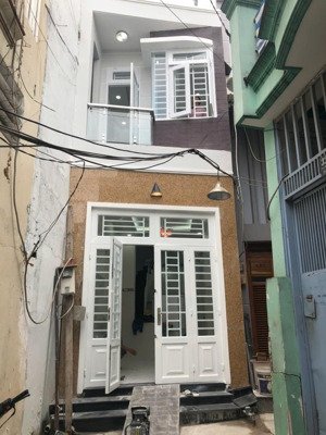 nguyên căn 35m2 + 10m2 sân sau, nhà mới