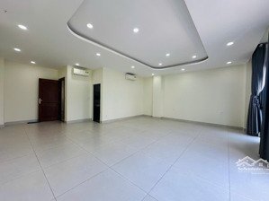cho thuê văn phòng 55m2 có ban công ở vạn phúc, có thang máy máy lạnh hầm xe lối đi riêng. giá 8 tr