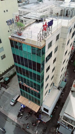 building 86-88 đinh tiên hoàng cũ sát q1 7x28m 8 tầng đang cho ngân hàng thuê giá 380/tháng