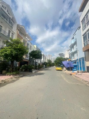 bán nhà 4.5x16.6m, 3tầng giá 14.5tỷ kdc him lam p.tân hưng kế lote quận 7