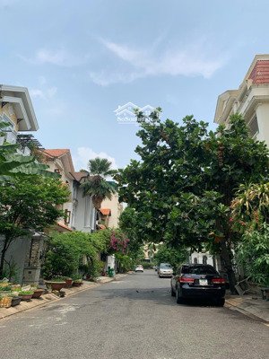 chỉ 33 tỷ. đất xây villa, biệt thự p. thảo điền. diện tích: 10x21m cn:200m2.gpxd: hầm 3 tầng.