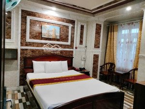 khách sạn 27 phòng hầm 7 lầu thu nhập ổn định tại trung tâm quận tân bình
