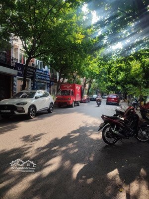 bán nhà phân lô 2 thoáng view hồ kinh doanh nguyễn văn lộc 80m2 siêu hiếm nhà bán.