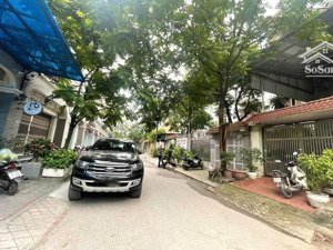 bán biệt thự phân lô phùng khoang 5 tầng vỉa hè rộng ô tô tránh giá chỉ 29.8 tỷ