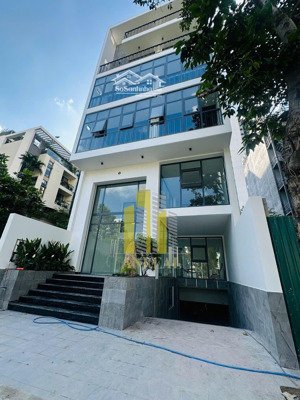 cho thuê toà văn phòng hầm 3 sàn trống suốt gần trương văn bang giá 110 triệu