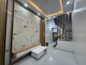 bán nhà đường cầu giấy, cực gần ôtô tránh, vài bước chân ra mặt phố sầm uất 35m2 chào 7,5 tỷ