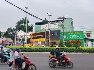 cho thuê nhà mặt tiền đường nguyễn văn linh trên 8m giá 60 triệu