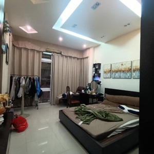 hiếm! bán nhà 3 tầng ngõ 79 cầu giấy. dt50m2. mt4,2m. giá 8tỷ2. lô góc 3thoáng, gần phố, giá đầu tư