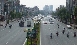 building mặt phố nguyễn văn cừ - 200m2 - 10 tầng - mt 10,5m - ngân hàng thuê - dt gần 5 tỷ/năm
