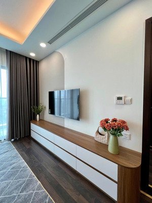 bán căn góc 3 ngủ chung cư cầu giấy center point - 110 cầu giấy, 85m2, sẵn sổ đỏ, 7,5 tỷ có tl