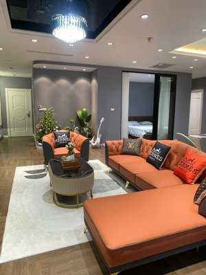 tôi cần bán gấp 4pn 140m2 royal city full nội thất đẹp toà r4,5