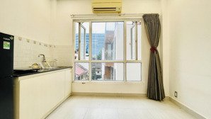 chính chủ cho thuê studio cửa sổ lớn full nội thất cao cấp ngay bến thành. bao phí quản lý giảm 1tr