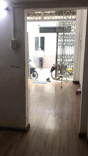 hẻm xe tải nguyễn tri phương q10 cách mặt tiền 3 căn, dt 5x10m, trệt 2 lầu sạch đẹp