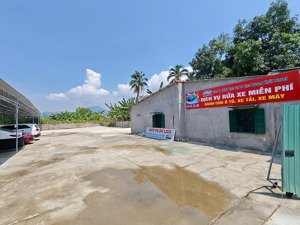 cần cho thuê đất có sẵn nhà cấp 4 với tổng dt 860m2 phù hợp làm kho, kd dv ăn uống, sân thể thao,..